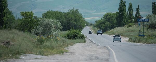 Автомобили на трассе в Чуйской области. Архивное фото - Sputnik Кыргызстан