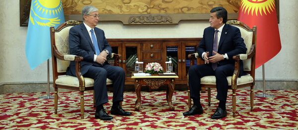 Президент Сооронбай Жээнбеков Казакстандын лидери Касым-Жомарт Токаев менен жолугуу учурунда - Sputnik Кыргызстан