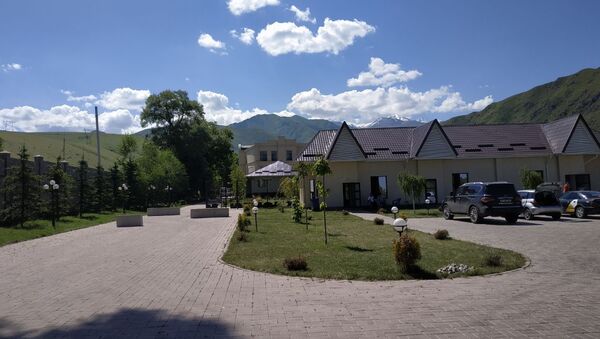 Ситуация около дома экс-президента КР Алмазбека Атамбаева в селе Кой-Таш - Sputnik Кыргызстан
