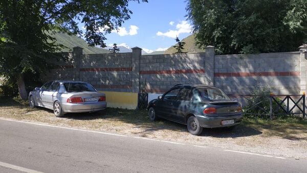 Ситуация около дома экс-президента КР Алмазбека Атамбаева в селе Кой-Таш. 27 июня - Sputnik Кыргызстан