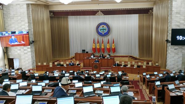 Заседание депутатов ЖК по лишению Атамбаева статуса экс-президента - Sputnik Кыргызстан