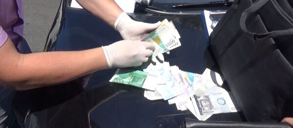 Видео задержания главы следственного управления ГСБЭП со взяткой $ 5 тыс - Sputnik Кыргызстан