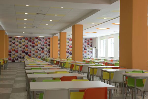 Школа на миллиард — здание, построенное Газпромом в Бишкеке. Аэросъемка - Sputnik Кыргызстан