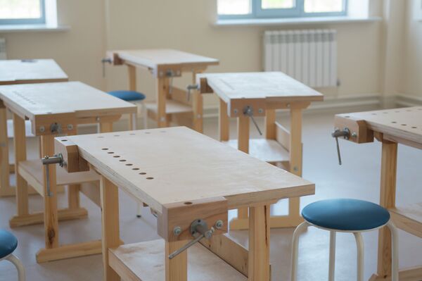 Школа на миллиард — здание, построенное Газпромом в Бишкеке. Аэросъемка - Sputnik Кыргызстан