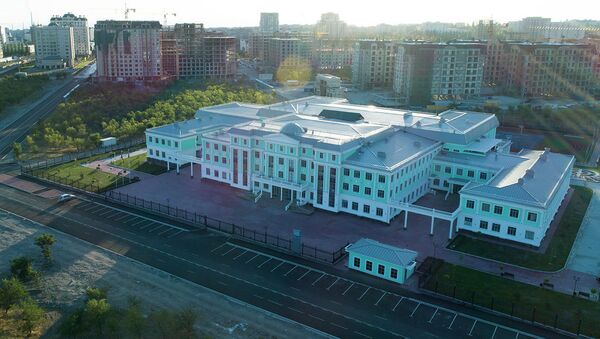Школа на миллиард — здание, построенное Газпромом в Бишкеке. Аэросъемка - Sputnik Кыргызстан