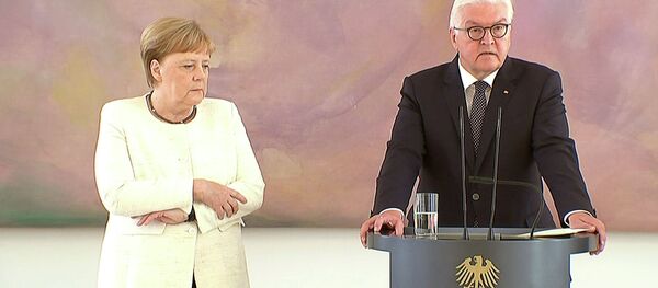 Меркель вновь трясло — на этот раз на встрече с президентом ФРГ. Видео - Sputnik Кыргызстан