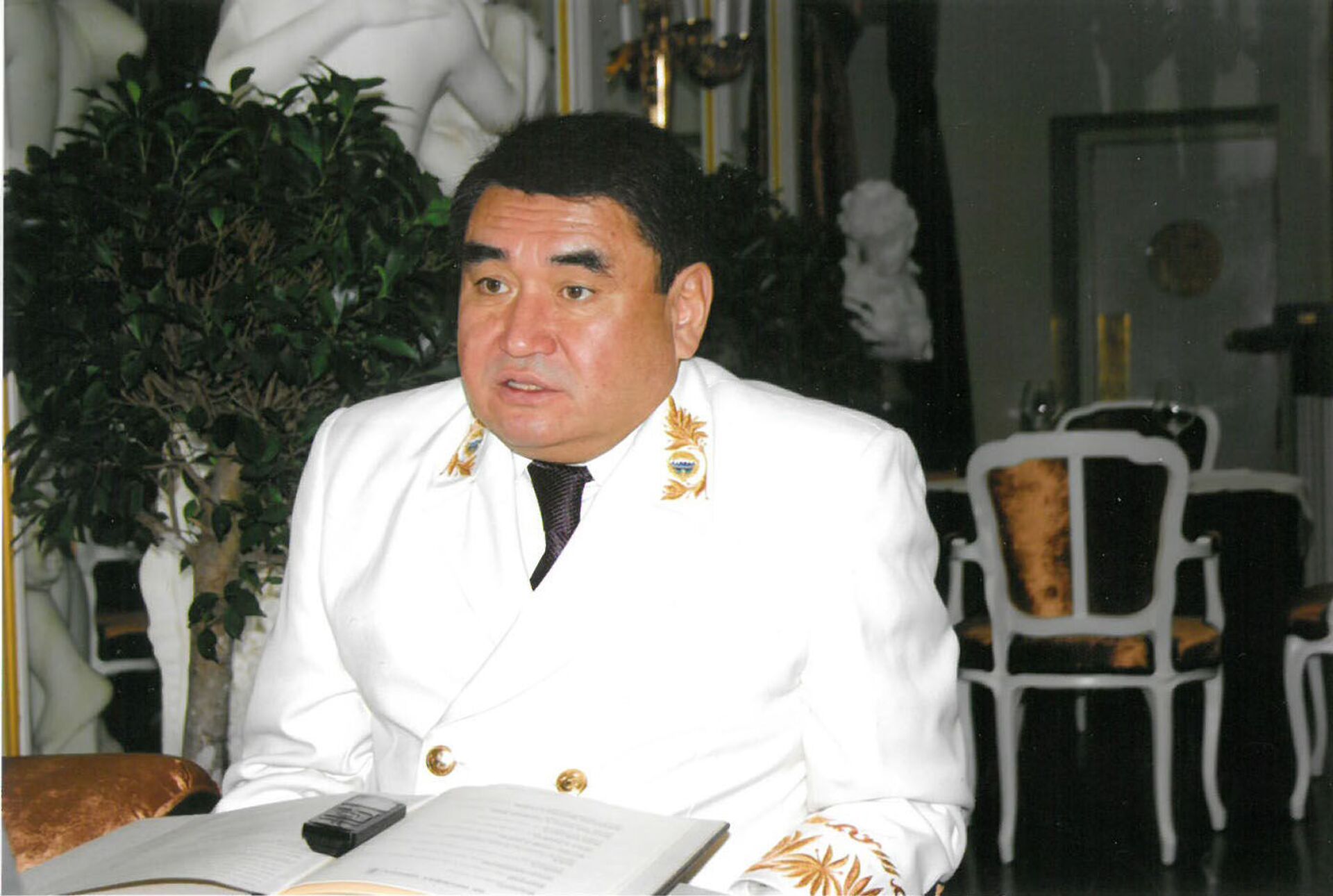 Экс посол Кыргызстана в Таджикистане Эрик Асаналиев - Sputnik Кыргызстан, 1920, 03.01.2022