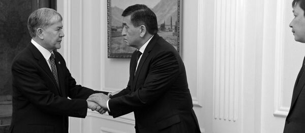 Атамбаевдин айланасындагы кырдаал тууралуу кыска-нуска видео - Sputnik Кыргызстан