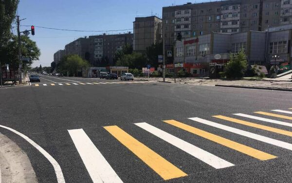 Улицу Нуркамал ремонтировали в течение двух месяцев и завершили работы с опережением графика (по плану было 1 августа). - Sputnik Кыргызстан