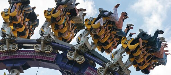 Американские горки в парке аттракционов. Архивное фото - Sputnik Кыргызстан