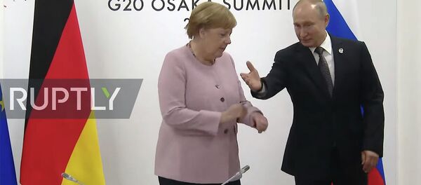 Меркель потерялась на встрече с Путиным — видео - Sputnik Кыргызстан