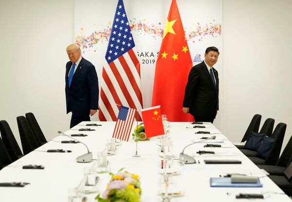 Президент США Дональд Трамп и президент Китая Си Цзиньпин на саммите G20 в Осаке, Япония - Sputnik Кыргызстан