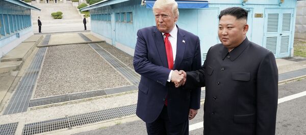 Встреча президента США Дональда Трампа с северокорейским лидером Ким Чен Ыном - Sputnik Кыргызстан