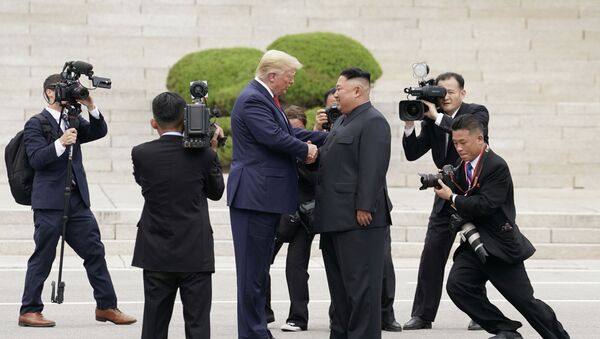Встреча президента США Дональда Трампа с северокорейским лидером Ким Чен Ыном - Sputnik Кыргызстан