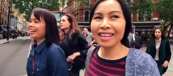 Туристка случайно сняла на камеру укравших ее кошелек красавиц Туристка случайно сняла на камеру укравших ее кошелек красавиц - Sputnik Кыргызстан