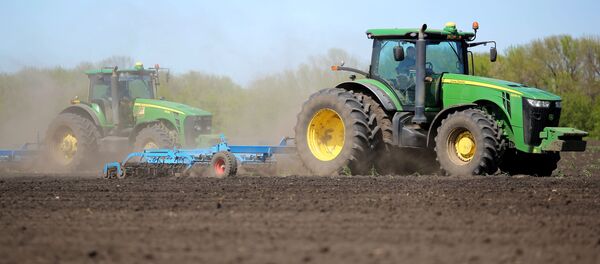 Жазгы талаа иштери. Архив Жазгы талаа иштери. Архив - Sputnik Кыргызстан