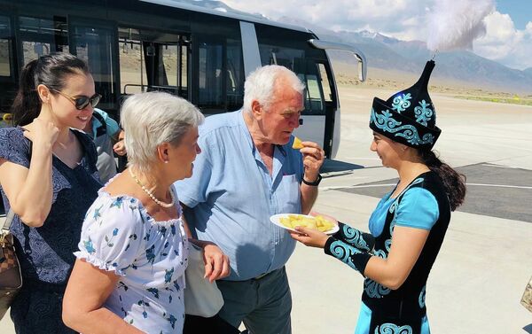QAZAQ Air компаниясынын учагы 74 жүргүнчүсү менен 1-июлда келип конду - Sputnik Кыргызстан