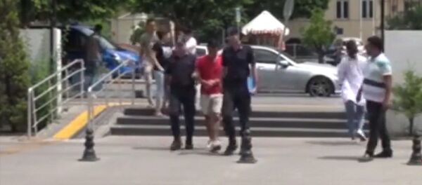 В Турции задержали кыргызстанца — сняли с трапа вылетающего самолета. Видео В Турции задержали кыргызстанца — сняли с трапа вылетающего самолета. Видео - Sputnik Кыргызстан