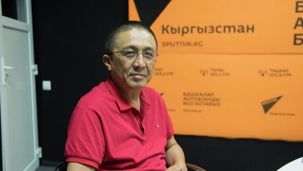 Cаясий илимдеринин кандидаты, журналист Бакыт Орунбеков - Sputnik Кыргызстан