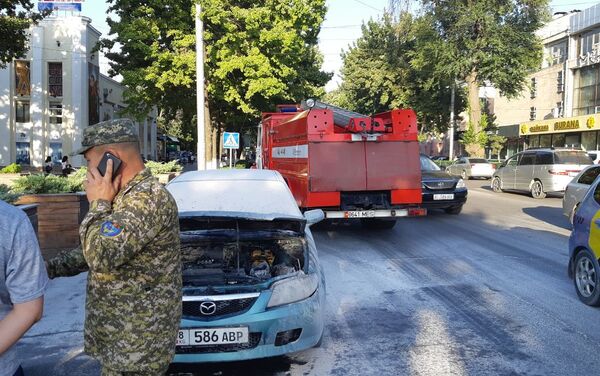 На место прибыли пожарные, причина возгорания уточняется. - Sputnik Кыргызстан