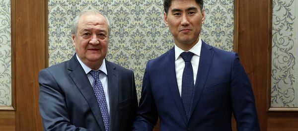 Министр иностранных дел Кыргызской Республики Чингиз Айдарбеков провел встречу с Министром иностранных дел Республики Узбекистан Абдулазизом Камиловым - Sputnik Кыргызстан