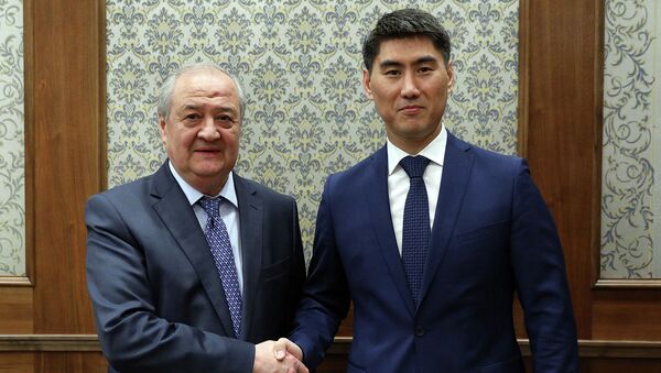 Министр иностранных дел Кыргызской Республики Чингиз Айдарбеков провел встречу с Министром иностранных дел Республики Узбекистан Абдулазизом Камиловым - Sputnik Кыргызстан