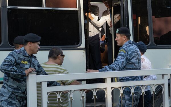 Организаторы и активисты доставлены в подразделения полиции - Sputnik Кыргызстан