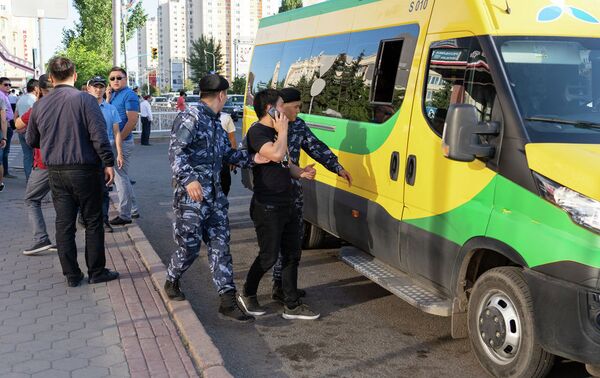 В МВД подчеркнули, что несмотря на многочисленные предупреждения прокуратуры, активисты поддались на провокационные призывы запрещенной в Казахстане экстремистской организации ДВК - Sputnik Кыргызстан