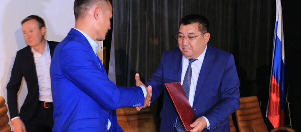 Өкмөттүн Нарын облусу боюнча өкүлү Аманбай Кайыпов жана район акимдери Москва шаарына Нарын коомунун чакыруусу менен барып, Теңир-Тоо аймагын өнүктүрүүнү талкуулап жүрөт - Sputnik Кыргызстан