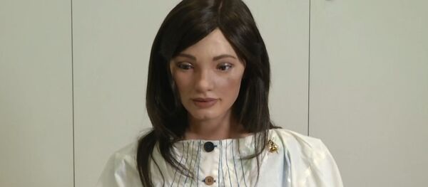 Робот заработал больше миллиона долларов на картинах. Видео - Sputnik Кыргызстан