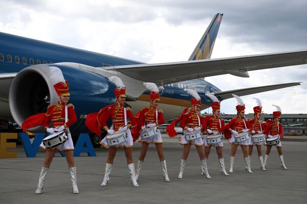 Встреча рейса авиакомпании Vietnam Airlines в аэропорту Шереметьево  - Sputnik Кыргызстан