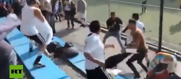 Родители устроили массовую драку на детском матче — видео из Мексики Родители устроили массовую драку на детском матче — видео из Мексики - Sputnik Кыргызстан