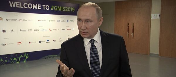 Путин ответил на оскорбления в свой адрес на грузинском ТВ. Видео - Sputnik Кыргызстан