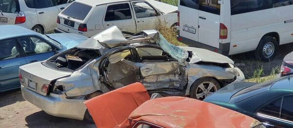 Автомобиль Lexus поврежденный в ДТП на штрафстоянке в Чолпон-Ате - Sputnik Кыргызстан