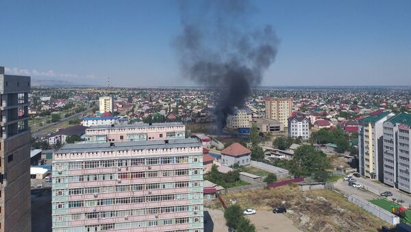 В Бишкеке загорелся гараж на пересечении улиц Садырбаева и Токомбаева - Sputnik Кыргызстан