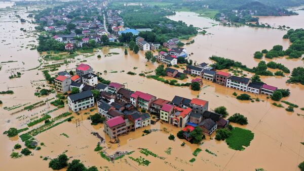 Затопленные здания после сильного дождя, вызвавшего наводнение в Хэнъяне в провинции Хунань в центральном Китае. 9 июля 2019 года - Sputnik Кыргызстан