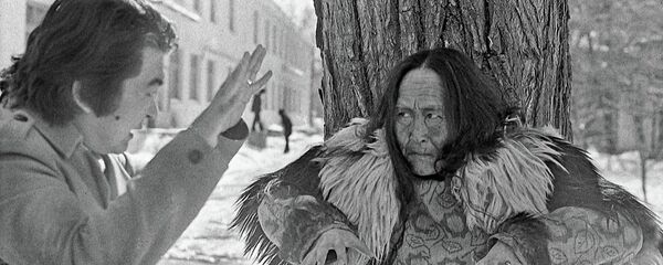 Режиссер Болот Шамшиев и актриса Даркул Куйукова - Sputnik Кыргызстан