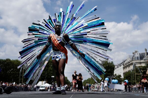 Участник Tropical Carnival в Париже  - Sputnik Кыргызстан