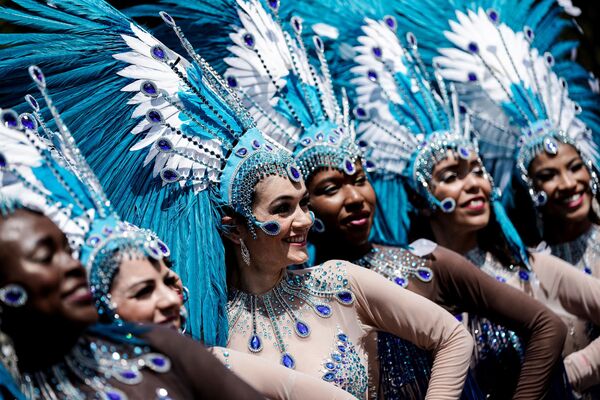 Участники Tropical Carnival в Париже - Sputnik Кыргызстан