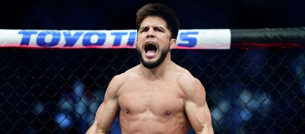 Чемпион UFC в двух весовых категориях Генри Сехудо - Sputnik Кыргызстан