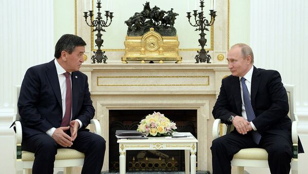 Нам всегда есть о чем поговорить — видео встречи Путина и Жээнбекова в Москве - Sputnik Кыргызстан