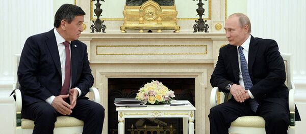 Нам всегда есть о чем поговорить — видео встречи Путина и Жээнбекова в Москве - Sputnik Кыргызстан