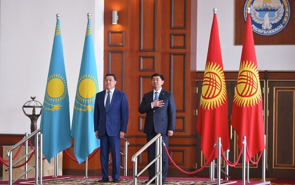 Стороны обсудят вопросы развития торгово-экономического сотрудничества, водно-энергетического развития, взаимодействия в промышленной кооперации, укрепления культурно-гуманитарных связей - Sputnik Кыргызстан