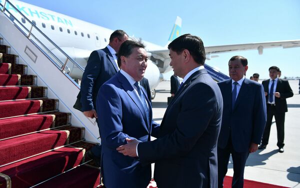 Премьер-министр Казахстана Аскар Мамин прибыл с официальным визитом в Кыргызстан - Sputnik Кыргызстан
