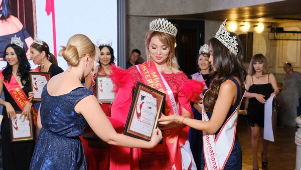 Обладательница титула Миссис Кыргызстан — 2019 Миргуль Бообекова стала победительницей международного конкурса красоты Missis Asia International 2019 - Sputnik Кыргызстан