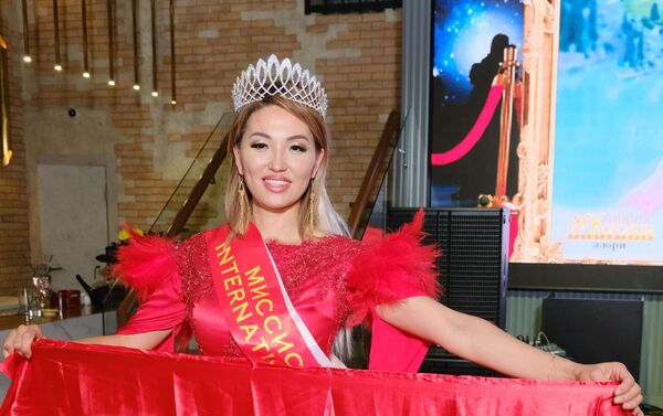Обладательница титула Миссис Кыргызстан — 2019 Миргуль Бообекова стала победительницей международного конкурса красоты Missis Asia International 2019 - Sputnik Кыргызстан