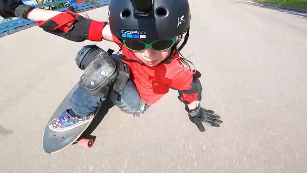 Рекорд койду! Скейтбордду зуулдата тепкен беш жашар наристенин видеосу - Sputnik Кыргызстан