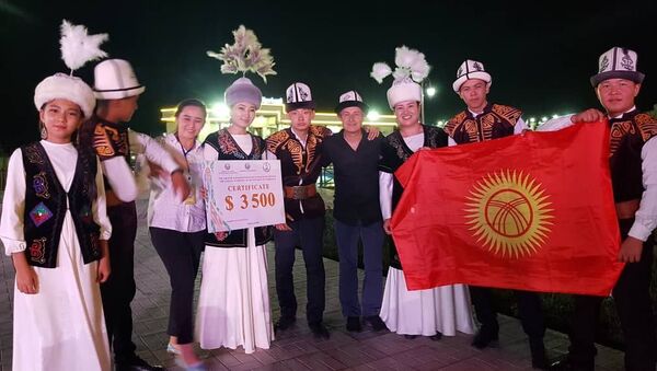 Ансамбль Ибарат из Кыргызстана стал победителем международного фольклорного музыкального фестиваля Великий Шелковый путь в Узбекистане - Sputnik Кыргызстан