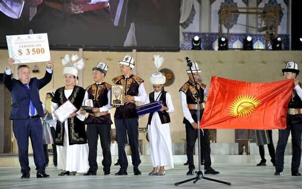 Ансамбль Ибарат из Кыргызстана стал победителем международного фольклорного музыкального фестиваля Великий Шелковый путь в Узбекистане - Sputnik Кыргызстан