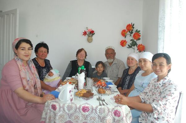 Кыргызга келин болгон Любовь апа: Россияны сагынам, бирок кетким келбейт Кыргызга келин болгон Любовь апа: Россияны сагынам, бирок кетким келбейт - Sputnik Кыргызстан